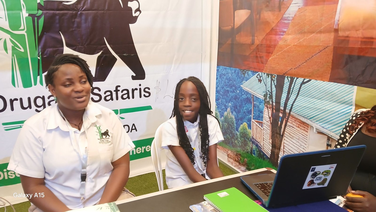 Safari experience in Uganda or Rwanda - Orugano Safaris at Poate